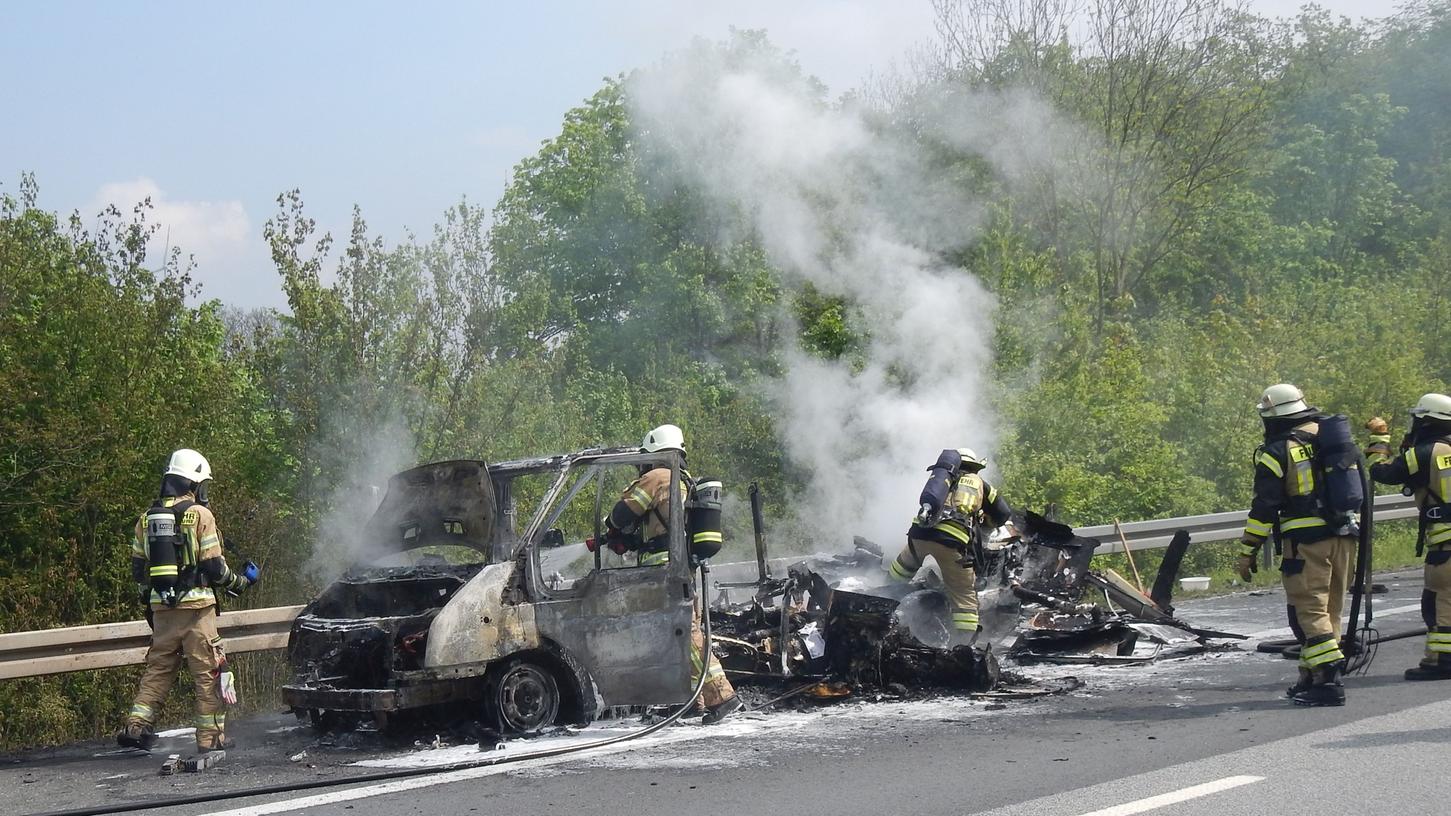 Qualm über A70: Wohnmobil brennt in Unterfranken komplett aus