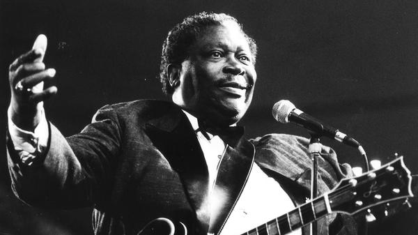 B. B. King in Aktion: das Bild stammt von einem Konzert aus dem Jahr 1992, doch die Massen hatte er bereits 1969 begeistert.Hier geht es zum Artikel vom 4. Mai 1969: Blow Up mit Blues.