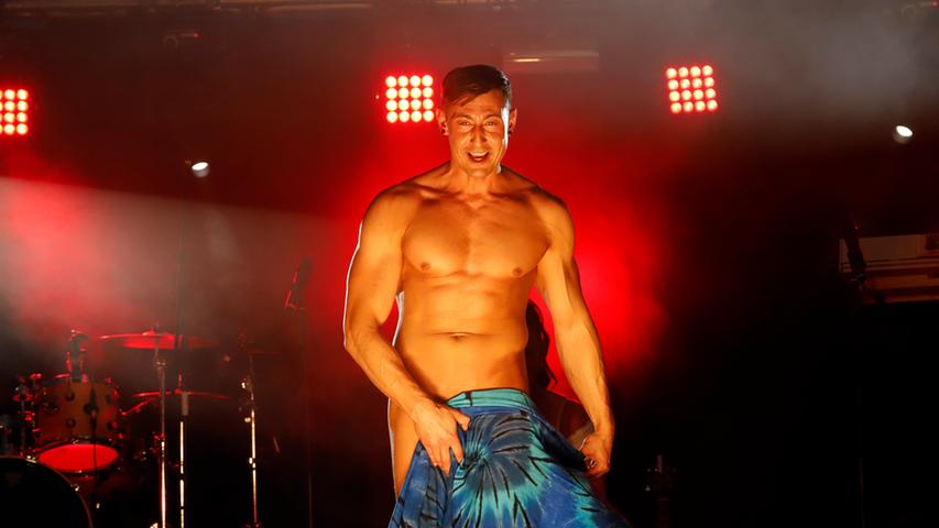 Blanker Po, harte Muskeln: Stripper-Show zur Ladies Night am Volksfest 