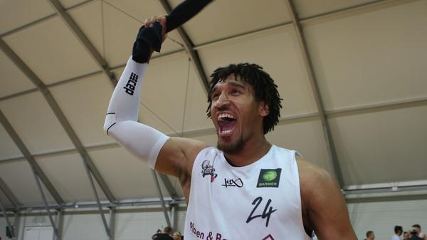 Wainright kam mit der Figur und dem Wendekreis eines Footballers aus Texas nach Nürnberg – weil er sich im Jahr zuvor tatsächlich als Footballer probiert hatte. Verlassen wird er die Stadt als einer der besten Allrounder, den Basketball-Nürnberg gesehen hat. Und als Publikumsliebling.