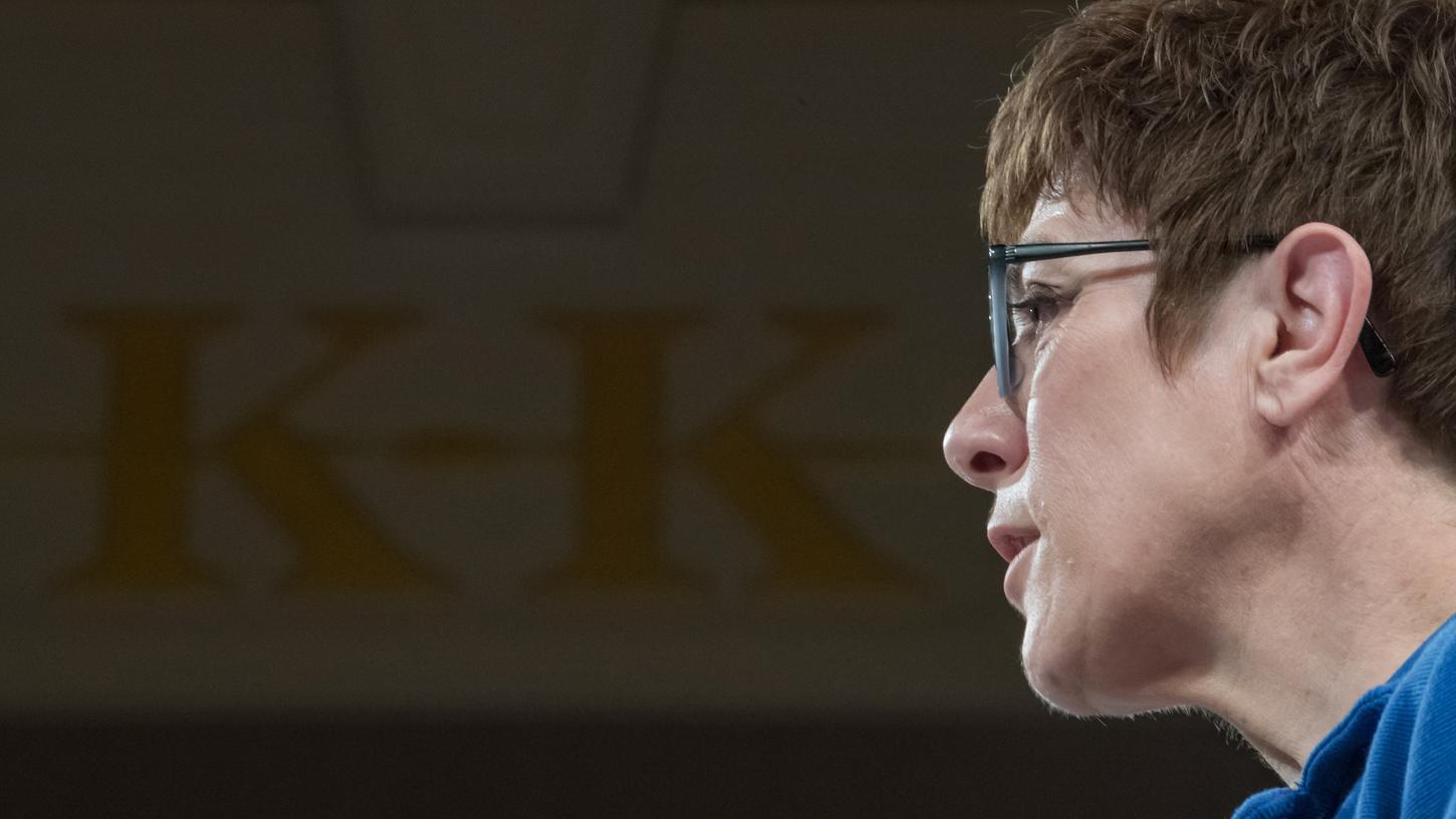 Annegret Kramp-Karrenbauer spricht sich auf dem Landesparteitag der CDU in Sachsen-Anhalt gegen eine CO2-Steuer aus.