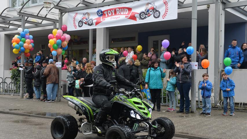 Harte Biker, weiches Herz: Toy Run macht in Erlangen Halt