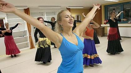 Rhythmus, Koordination und Kastagnetten:: Neue Schule für Flamenco Rhythmus, Koordination und Kastagnetten:: Neue Schule für Flamenco