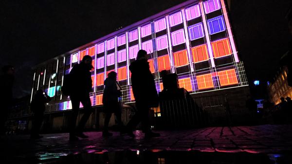 Die Farbspiele an den Fassaden in der Innenstadt verzauberten die rund 100.000 Besucher.
