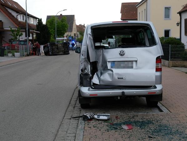 Geländewagen verliert Anhänger in Weißenburg und kippt um