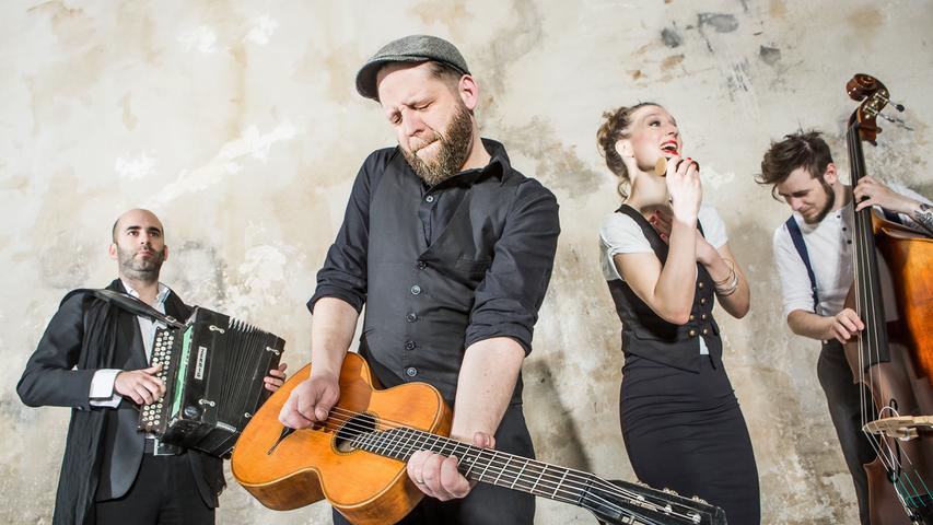 Martin Spengler & die foischn Wiener aus Österreich, die mit ihrer Musik die Lust am wienerischen Alltag ausdrücken wollen.