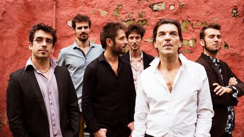 Die französischen und italienischen Musiker der Band LaLaLa Napoli, die mit ihren Stücken in ein imaginäres Neapel entführen.
