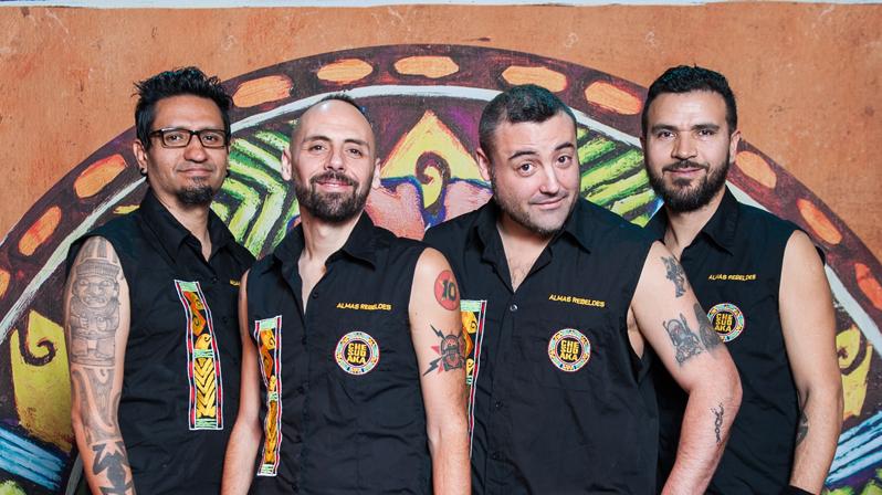 Dank zahlreicher Auftritte in der Region sind die Ska-Punker Che Sudaka aus Barcelona in Nürnberg keine Unbekannten mehr. Live beim 44. Bardentreffen kann man die bunte und laute Truppe am Freitag, 26. Juli 2019, um 21.30 Uhr auf dem Hauptmarkt erleben.