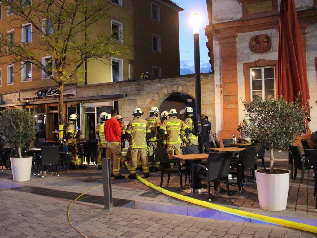 Feuer In Bayreuth Doner Imbiss Stand In Flammen Bayreuth Nordbayern De