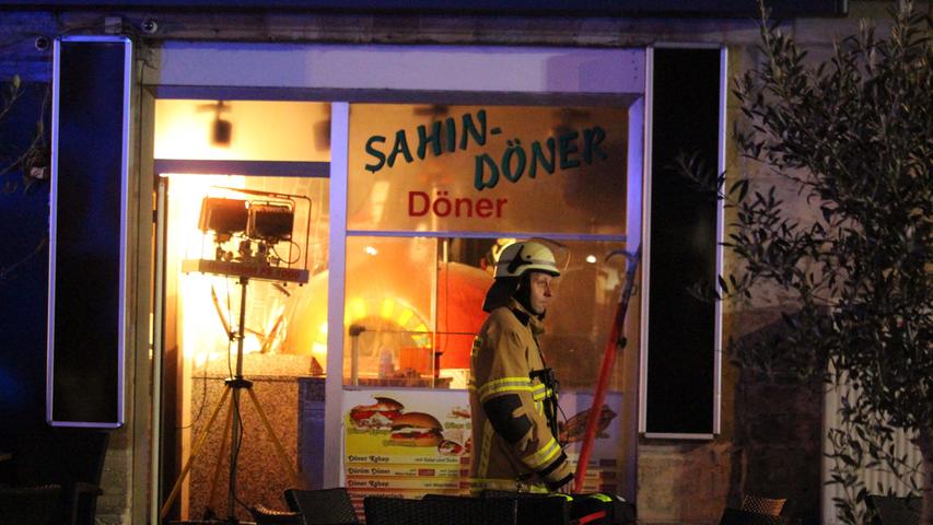 Feuer In Bayreuth Doner Imbiss Stand In Flammen Bayreuth Nordbayern De