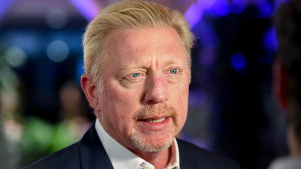 Mit 16 die Schule verlassen, mit 17 Wimbledon-Sieger und Millionär – wenn alle Abbrecher eine solche Karriere hinlegen würden, gäbe es wohl deutlich mehrere von ihnen. Danach nahm das Leben des ehemaligen Tennisprofis allerdings mehre scharfe Wendungen, auf Erfolge folgten Skandale, ein Urteil wegen Steuerhinterziehung, dann wieder eine erfolgreiche Trainertätigkeit. Ob ein Abitur das Auf und Ab seiner Karriere verhindert hätte? Eher unwahrscheinlich.