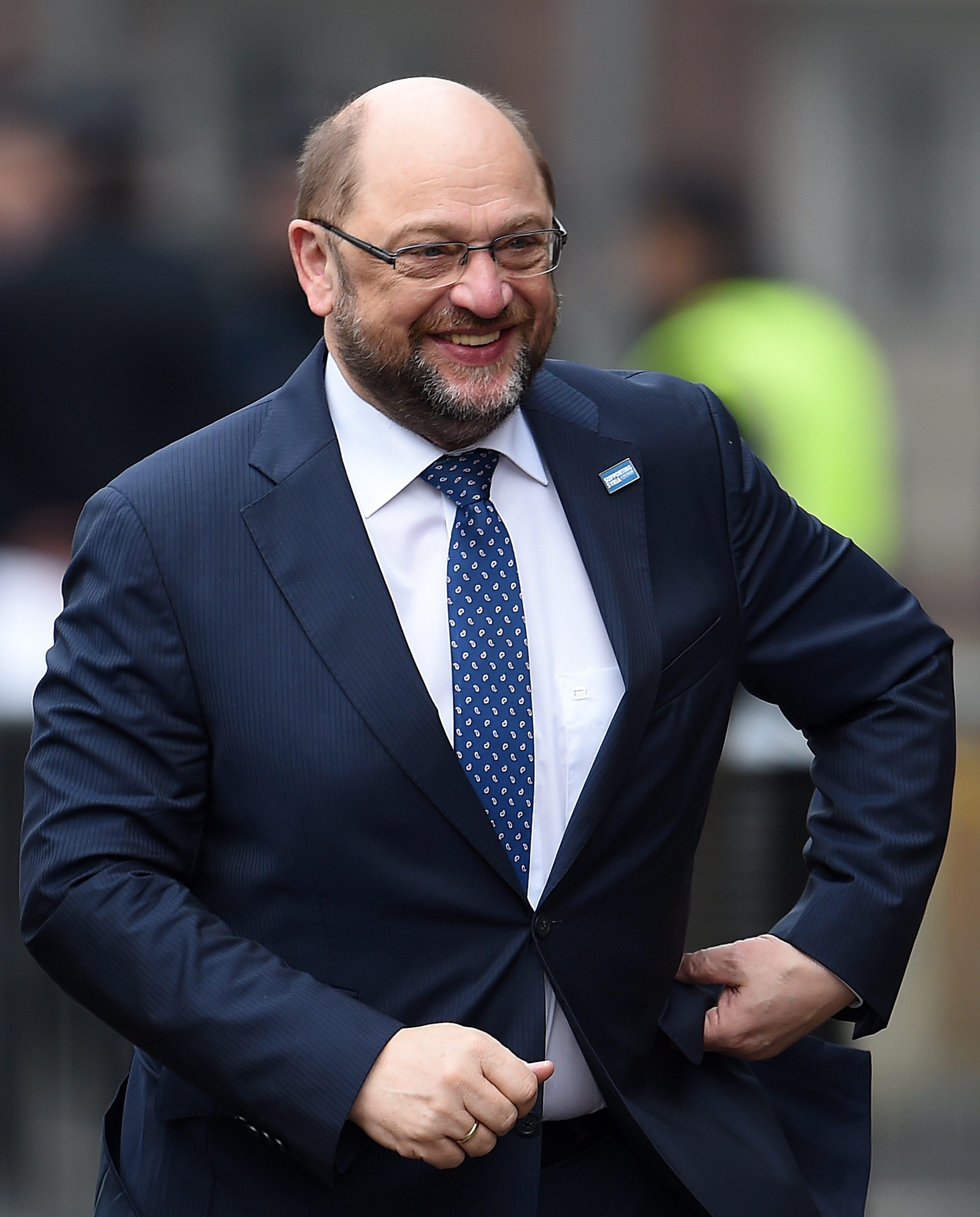 Und noch ein prominenter Politiker ohne Abitur: Martin Schulz musste sich ob seines fehlenden Abschlusses im Wahlkampf einiges anhören. Der SPD-Politiker und ehemalige Präsident des EU-Parlaments hatte bei seiner Kanzlerkandidatur mit Kritikern zu kämpfen, die ihm deshalb fehlende Eignung vorwarfen. Der langjährige Bürgermeister von Würselen war in der Oberstufe zweimal durchgefallen und deshalb nicht zur Reifeprüfung zugelassen worden.