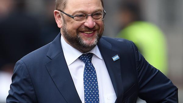 Und noch ein prominenter Politiker ohne Abitur: Martin Schulz musste sich ob seines fehlenden Abschlusses im Wahlkampf einiges anhören. Der SPD-Politiker und ehemalige Präsident des EU-Parlaments hatte bei seiner Kanzlerkandidatur mit Kritikern zu kämpfen, die ihm deshalb fehlende Eignung vorwarfen. Der langjährige Bürgermeister von Würselen war in der Oberstufe zweimal durchgefallen und deshalb nicht zur Reifeprüfung zugelassen worden.