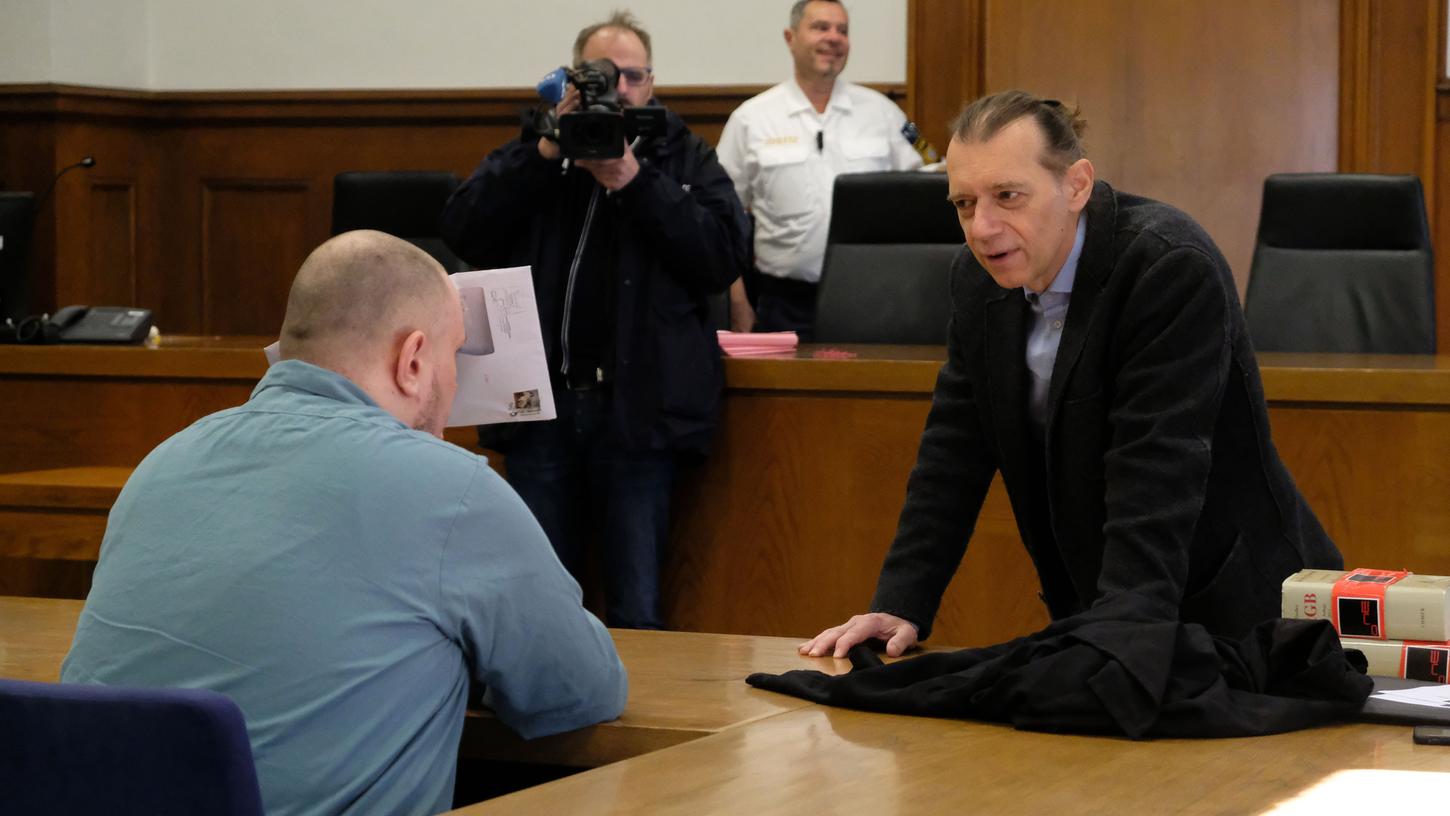 Der zu lebenslanger Haft verurteilte Nürnberger Prostituiertenmörder hat in der Haft versucht, eine Psychologin als Geisel zu nehmen.