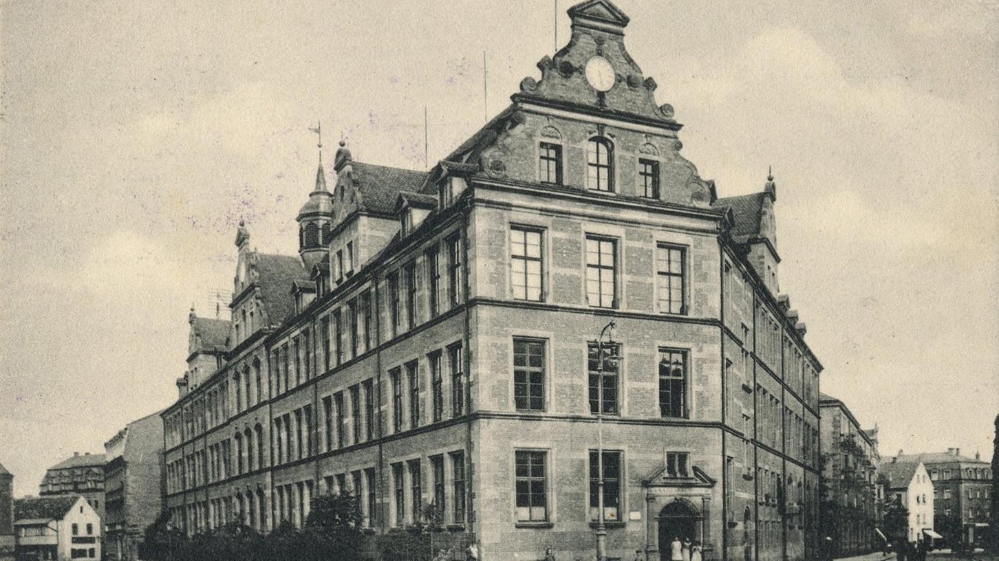 Nordischer Charme mitten im Maxfeld: das Goetheschulhaus anno 1910.