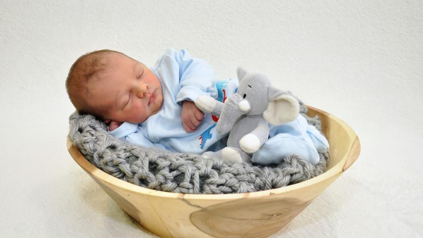 Willkommen Stefan Adrian! Der kleine Mann wurde am 4. Mai in der Klinik Hallerwiese geboren. Er wog dabei 2960 Gramm und war 49 Zentimeter groß.