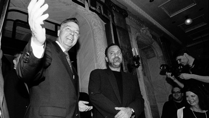 Der damalige Nürnberger Oberbürgermeister Peter Schönlein begrüßte Billy Joel bei seinem Gastspiel 1995.