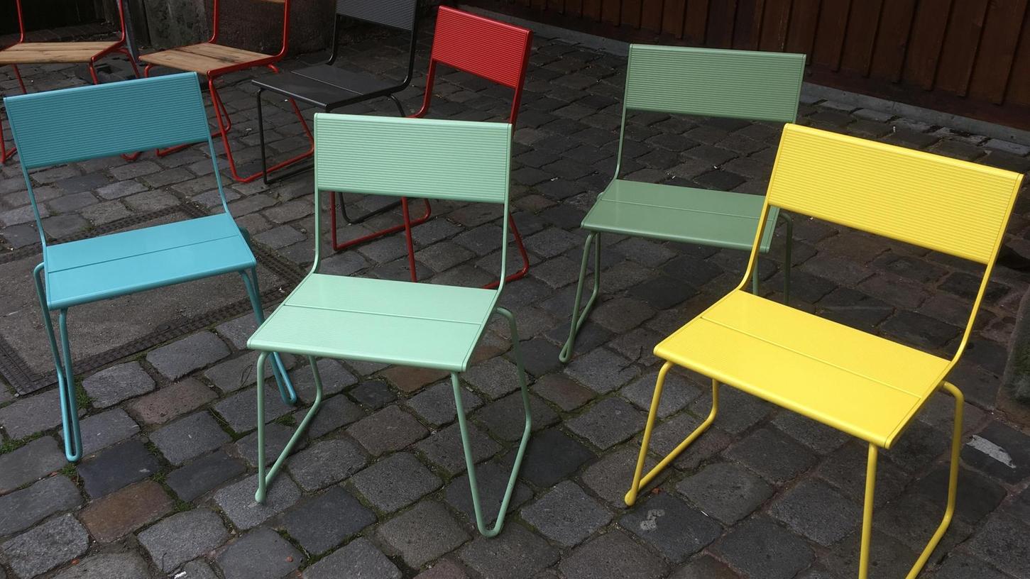 Bunt und bequem: 20 Stühle für den Nürnberger Hauptmarkt 
