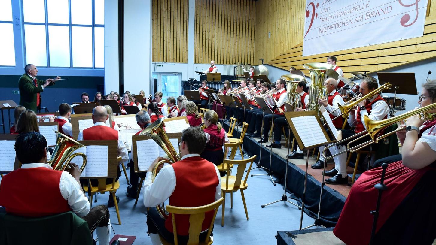 Orchester schaffen unmöglichen Spagat in Neunkirchen