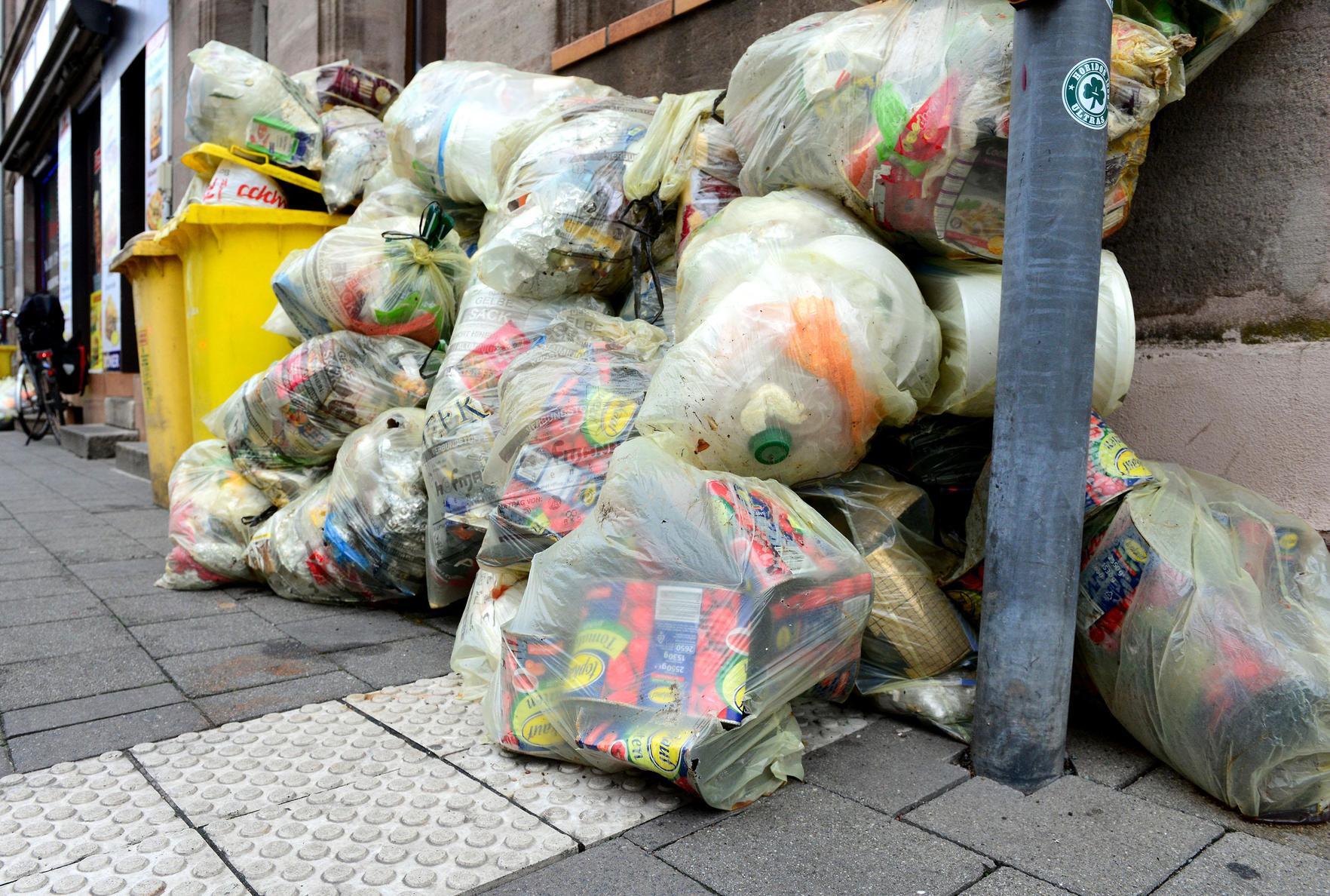 Personal fehlt: In Fürth bleiben Gelbe Säcke liegen ...