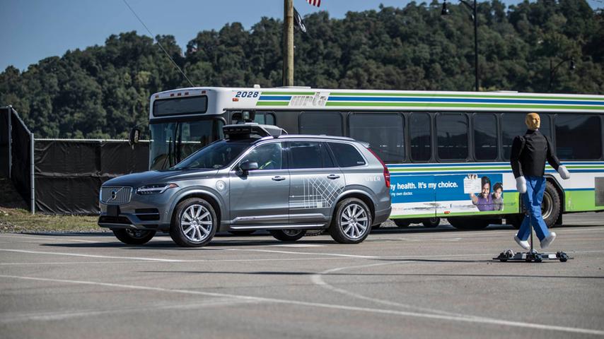 Im März 2018 erfasste in Arizona ein autonom fahrendes Testfahrzeug von Uber eine Passantin. Die 49-Jährige überlebte den Unfall nicht.