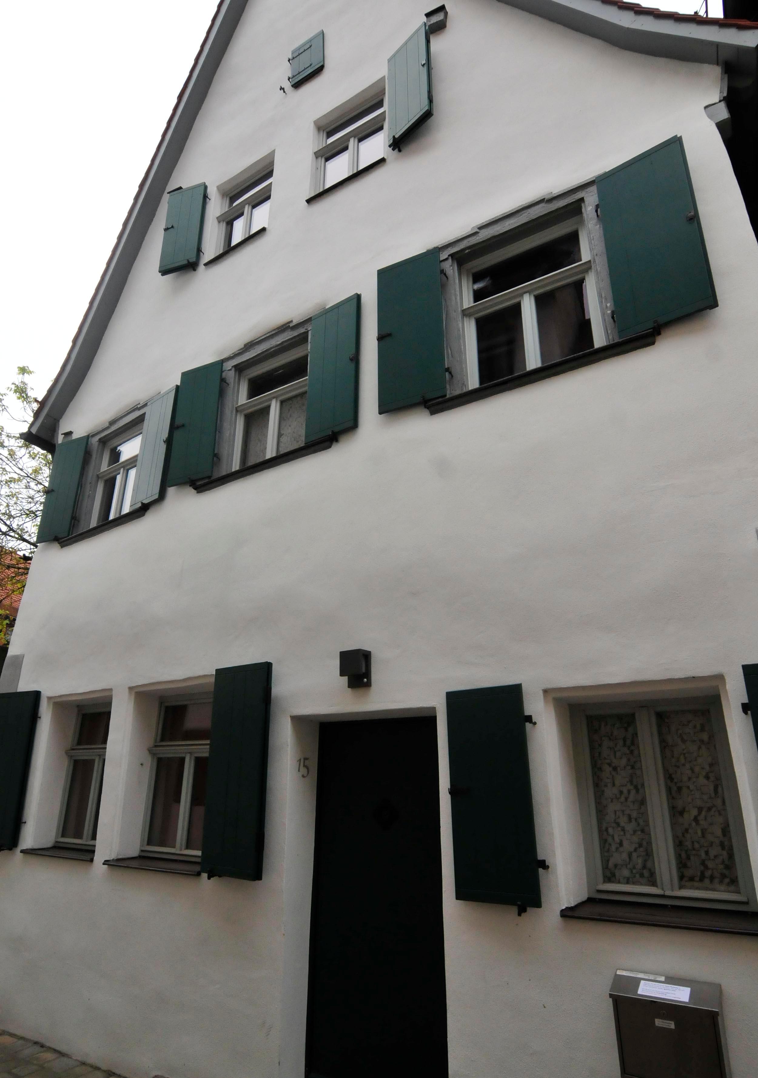 ...der Spitalpfarrei auf, die Lehensherr war. 1718 Umbaumaßnahmen. 2005 wurde es saniert und gilt seitdem als Schmuckstück des Altstadtkerns.