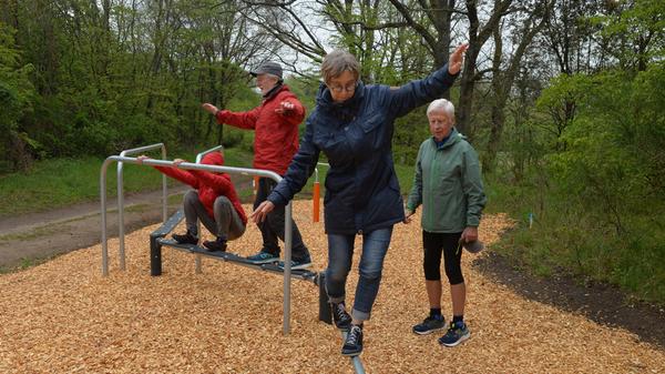 Vielfältige Möglichkeiten, Kraft und Ausdauer zu trainieren, bietet der Bewegungspark an der Eisenstraße.
