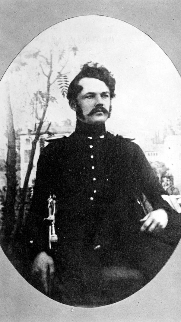 Erfunden hatte den Zeigertelegrafen dieser junge Mann. Ja, er ist es: Werner von Siemens, hier als Artillerieoffizier der preußischen Armee auf einer Aufnahme um das Jahr 1843.