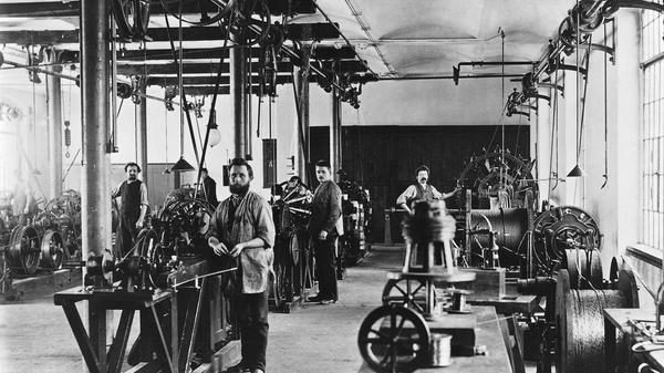 Zu Beginn war die "Telegraphen-Bauanstalt von Siemens & Halske" ein reiner Handwerksbetrieb.