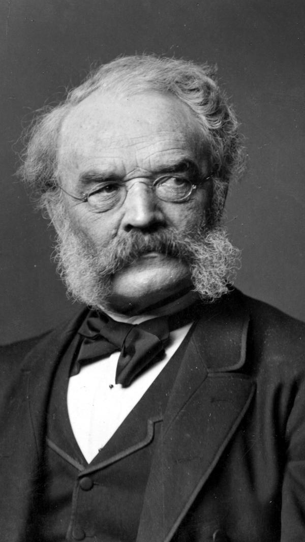 Noch einmal der Firmengründer, hier aber auf einer Aufnahme um das Jahr 1885. Er hat sich verändert, der einstige preußische Artillerieoffizier.