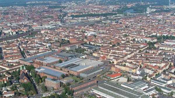 Wie sehr Siemens bis heute die Region prägt, sieht man aus der Luft: Das Foto zeigt das Nürnberger Siemens-Werk in der Vogelweiherstraße im Jahr 2011.