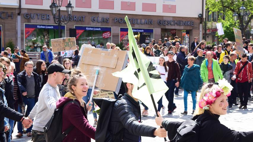 Bilder: Hier protestieren hunderte Schüler in Nürnberg bei 
