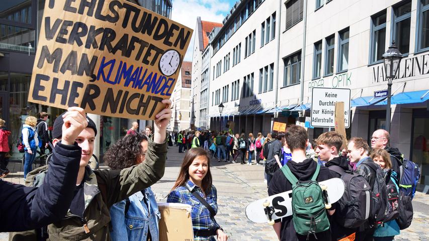 Bilder: Hier protestieren hunderte Schüler in Nürnberg bei "Fridays For Future"