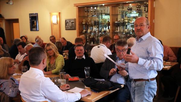 Holger Lehnard (re.), der Burker Ortsvorsitzende, ist einer von drei Stellvertretern im Vorstand der Stadtversammlung.