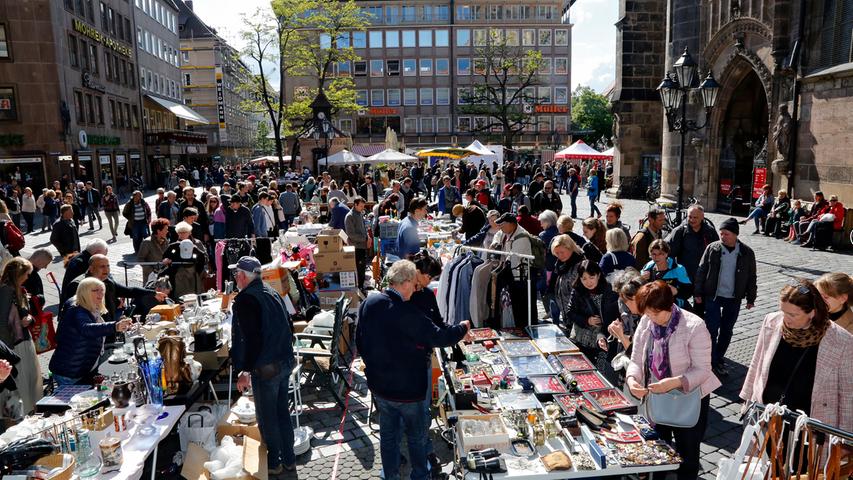 Stöbern, Feilschen und Flanieren heißt es an diesem Wochenende auf den Flächen am Hauptmarkt, in der Kaiser-, Karolinen- und Königstraße sowie um die Lorenzkirche: Der Frühjahrs-Trempelmarkt steht an.