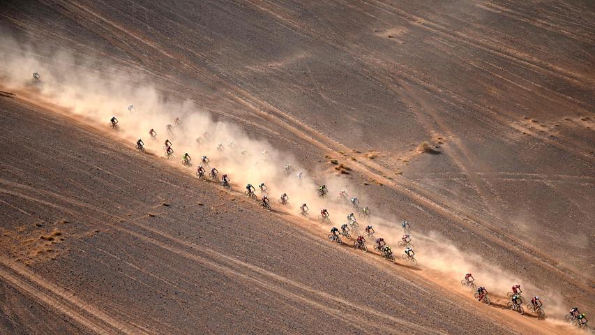 Wem die Tour de France zu bieder ist, findet beim Titan Desert eine andere Herausforderung: Das sechstägige Mountainbike-Rennen führt durch die marokkanische Wüste. Am Ende hieß der Sieger Josep Betalú aus Costa Rica.