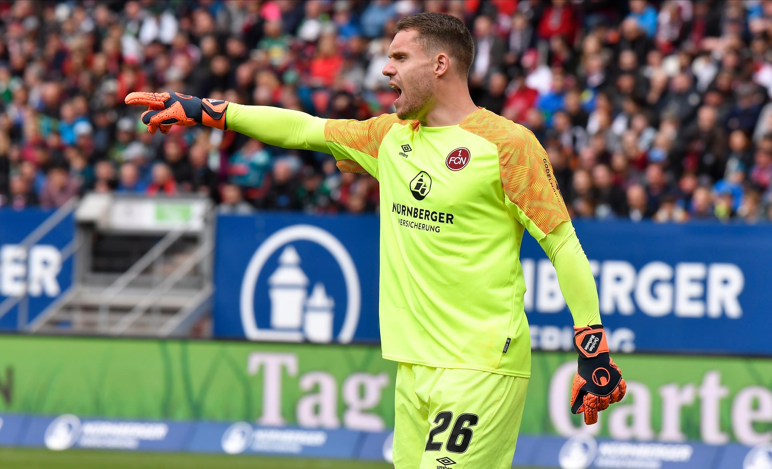 Musste sich seit langem mal wieder ein Gegentor mit ankreiden lassen, nachdem sein Befreiungsschlag direkt beim Gegner gelandet war. Redaktion: 4 | kicker: 4 | User: 3,1 (371 Stimmen)