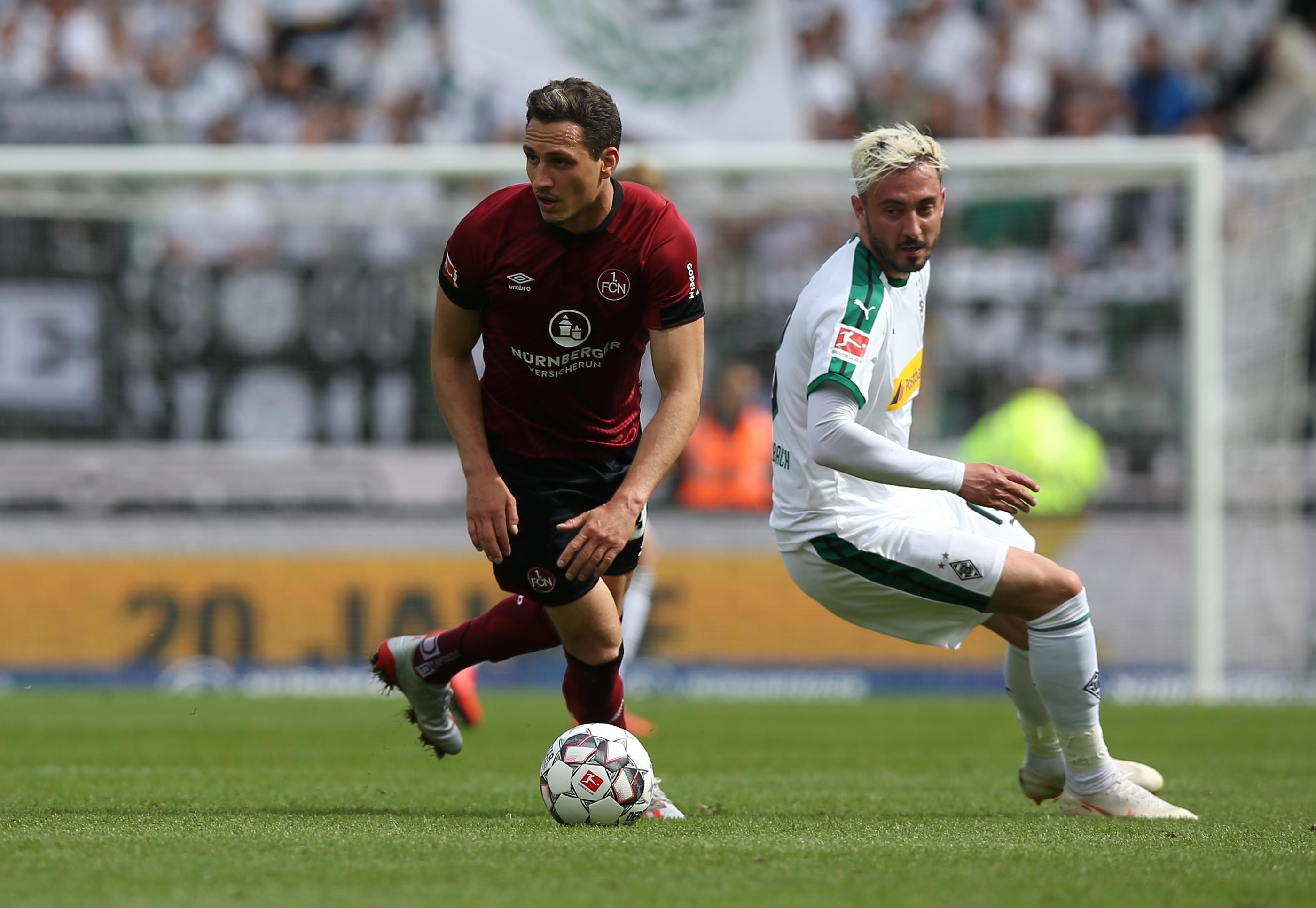 Übernahm für Ewerton, strahlte aber nicht die gleiche Souveränität aus. Ließ Drmic beim 0:1 entwischen. Redaktion: 5 | kicker: 4 | User: 4,4 (344 Stimmen)