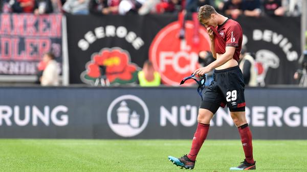 Dienst nach Vorschrift. Überraschte nur einmal mit einem öffnenden Pass statt des üblichen Quergeschiebes. Redaktion: 5 | kicker: 4 | User: 4,6 (349 Stimmen)