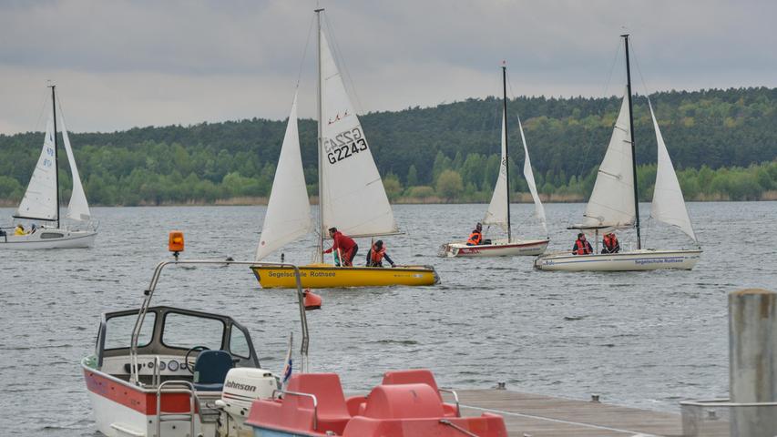 Römerboot und Lachyoga: Der Fitnesstag am Rothsee