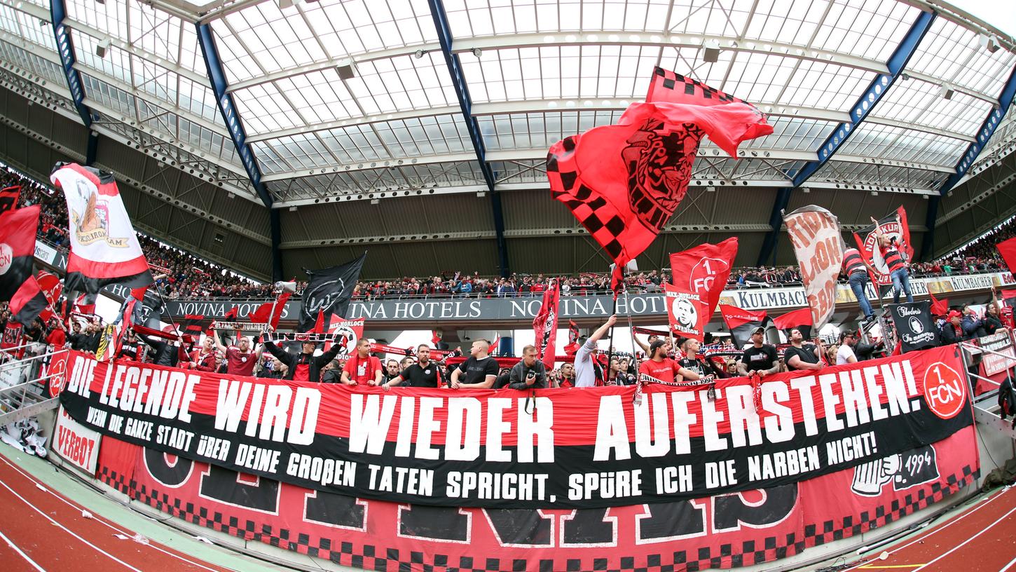 "Die Legende wird wieder auferstehen!" Die Anhänger des 1. FC Nürnberg spenden ihrer Mannschaft nach dem Abstieg in beeindruckender Manier Trost.