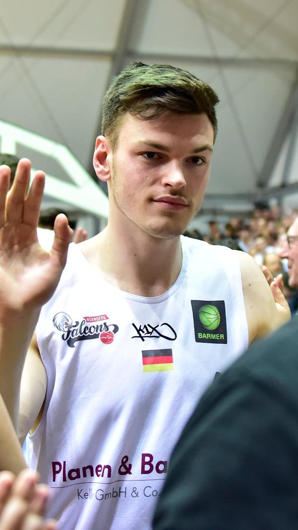 Natürlich hatte sich Ben Gahlert noch ein wenig mehr versprochen von dieser Saison als nur in der Nachwuchs- Bundesliga zu dominieren. In der Pro A brachte er es immerhin regelmäßig zu Kurzeinsätzen.