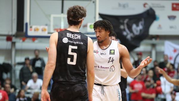 Bevor er der effektivste Spieler der Saison wurde, musste Ishmail Wainright erst lernen, was mit seinem Körper in der Pro A alles möglich ist. Dann hielt ihn fast nichts mehr. Rebounds, Punkte, Blocks, Assists, Steals – es gab fast keine Kategorie, in der der ehemalige Footballspieler nicht auffällig wurde. Selbst wenn die Falcons noch die Lizenz erhalten, wird er kaum zu halten sein.