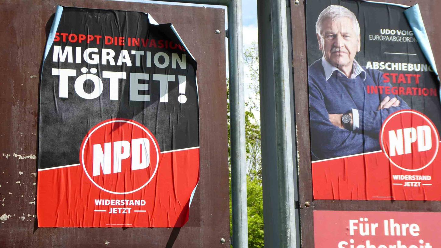 Erfüllt das NPD-Plakat (l.) den Tatbestand der Volksverhetzung? Das will die SPD-Stadtratsfraktion prüfen lassen.