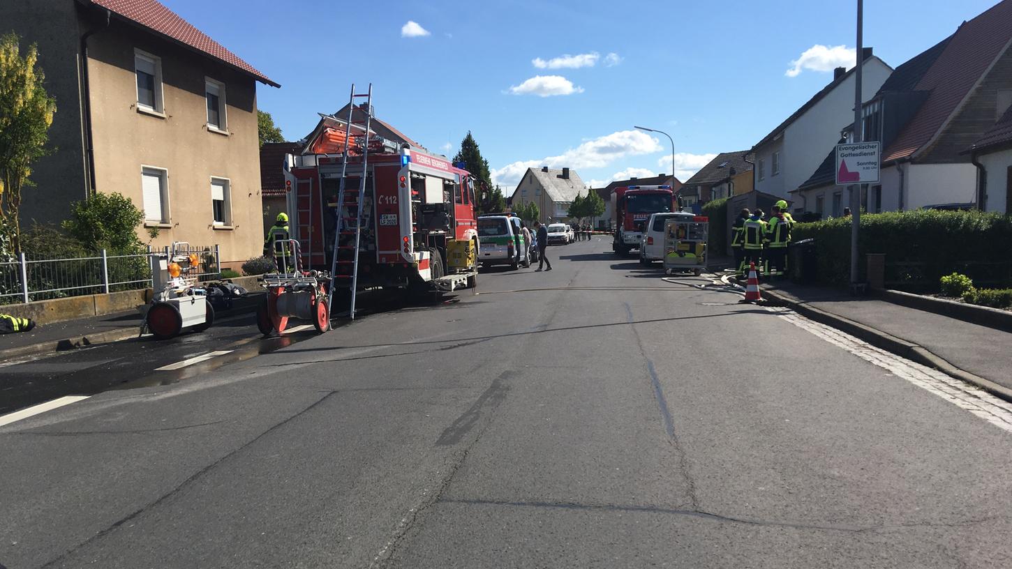 In Bergrheinfeld im Landkreis Schweinfurt hat die Polizei am Dienstagmorgen die beiden Leichen eines getrennt lebenden Ehepaars entdeckt. Nun ermittelt die Kripo.