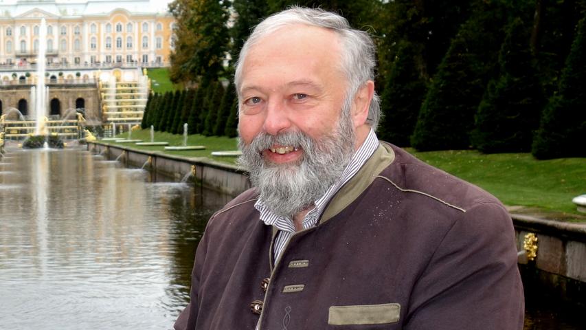 "Europa als Heimat aller Europäer zu einigen ist und bleibt die wesentliche Aufgabe unserer Menschen und unserer Tage!" Dieser einst vom großen Europäer Otto von Habsburg geprägte Satz hat mich vor Jahren sehr beeindruckt und ich habe ihn als steten Auftrag, unseren Kontinent zu einen, auf meinem Schreibtisch aufgestellt. Heute, in einer Zeit, die immer wirrer und unsicherer wird, soll uns dieser weise Satz zugleich Mahnung und Aufruf sein, alles nur Erdenkliche zu tun, um Europa zu fördern und zu stärken. Das ist der Grund, warum sich jeder an der Wahl beteiligen muss, damit auch die Zukunft unserer Kinder und Enkel gesichert bleibt.