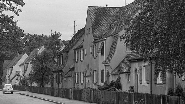 Der Baustil ist der gleiche geblieben. Die Häuser im Loher Moos stammen von 1919, doch die Architektur blieb Vorbild. Hier geht es zum Artikel vom 18. Mai 1969: Wohnungen für 14.000