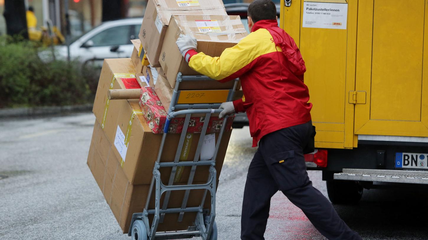 Paketboten dürfen nur einen bestimmten Betrag als Geschenk annehmen. Ansonsten sei dies Bestechung.