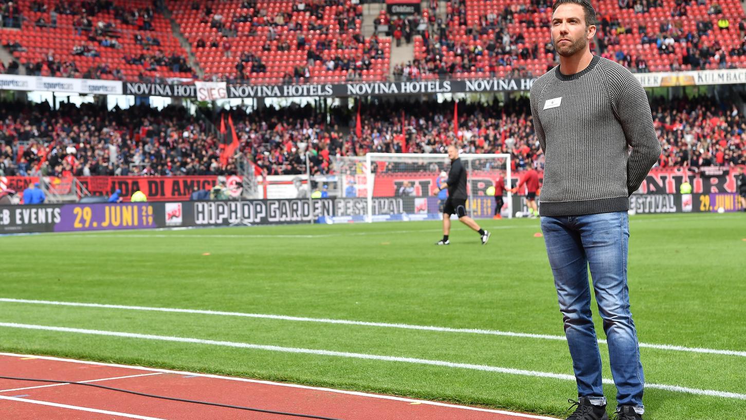 Wehmütiger Blick: Gegen Gladbach leitete Boris Schommers sein letztes Heimspiel als Club-Trainer.