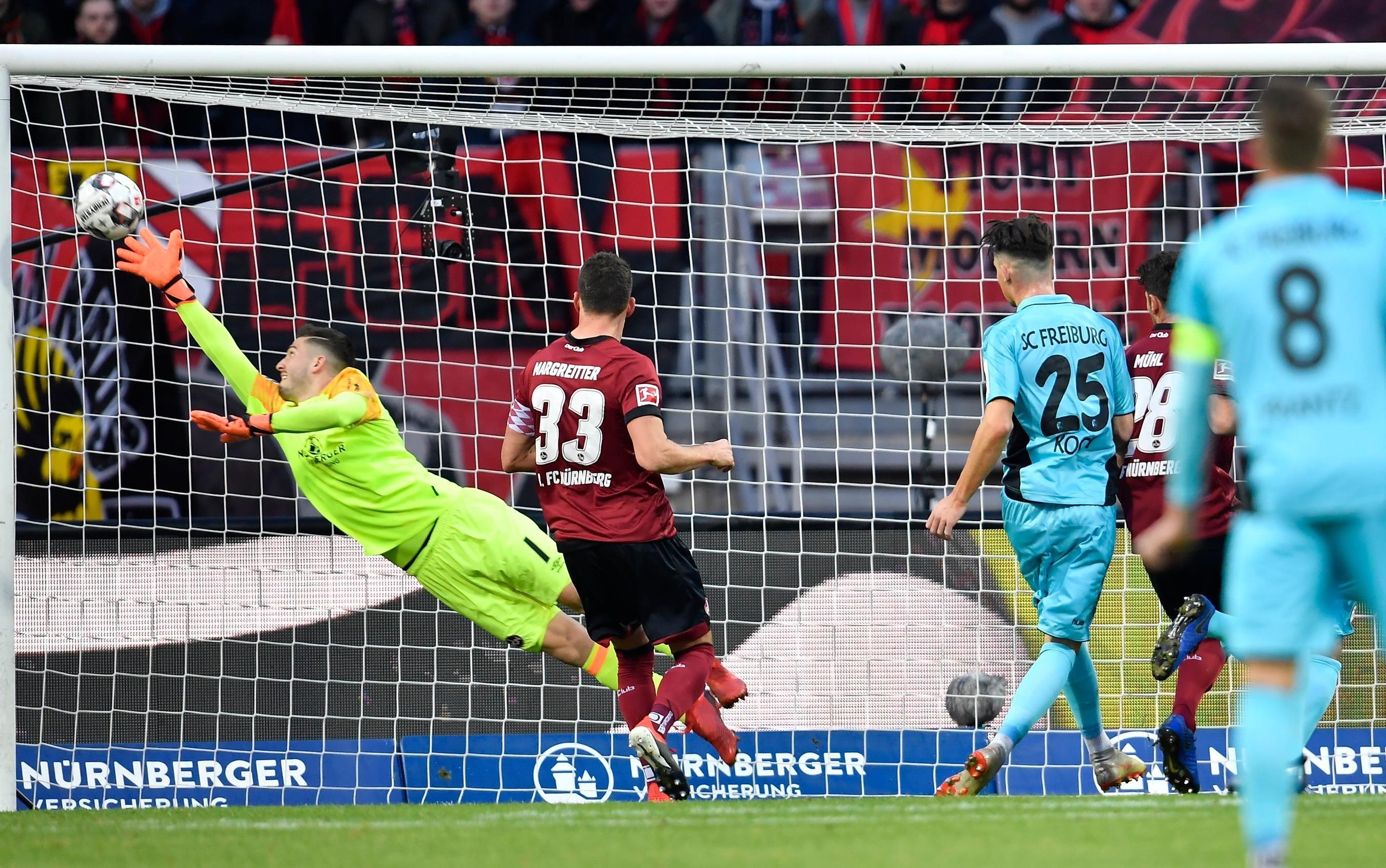 Im bisher letzten Aufeinandertreffen geht der Club mit 0:1 als Verlierer vom Platz. Ein frühes Gegentor per Freistoß kann nicht mehr egalisiert werden. Was bleibt, ist das Überwintern auf Platz 18 und eine allzeit triste Stimmung rund um den Valznerweiher zur Weihnachtszeit.